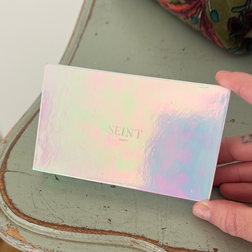 Seint Beauty Iridescent case